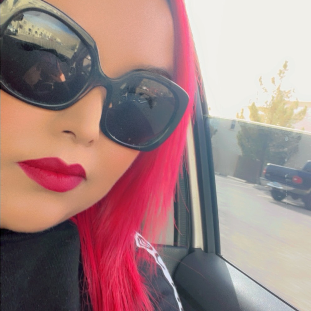 Meet your Posher, Perla